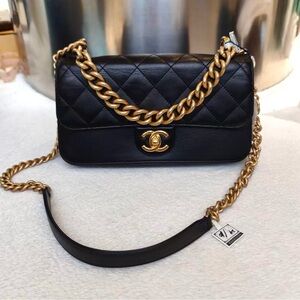 CHANEL Black Quilted Shoulder Bag with Gold Chain
